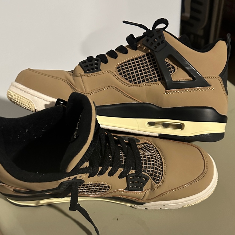 Jordan Men's Black and Tan Sneakers